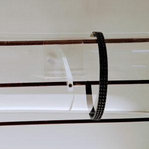 Expositor p/tiaras, em acrilico, modelo 2.