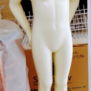 Manequim infantil, fibra especial, não quebra.