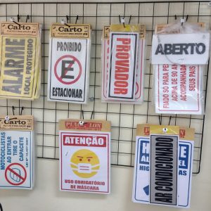 Placas indicativas, diversas.