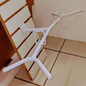 Suporte p/2 capacetes, p/painel, branco.